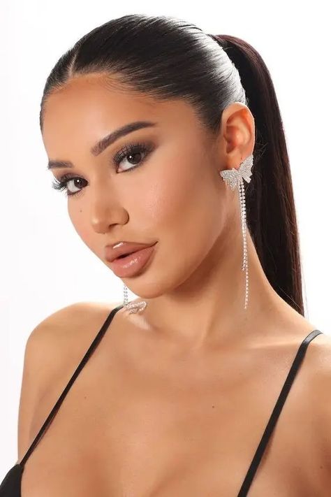 Slick Back Ponytail: 26 Gorgeous Ideas for an Elegant Look Fantasy Butterfly, Slicked Back Ponytail, Cute Eyeshadow Looks, Slick Back, Nude Makeup, Dark Makeup, Slick Hairstyles, Penteado Cabelo Curto, High Ponytails