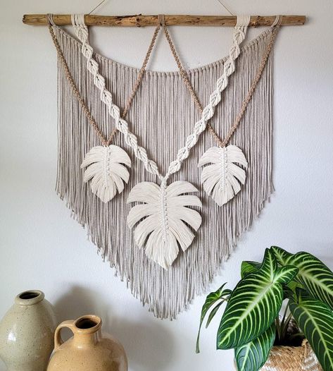 Tropical Macrame, Macrame Monstera Leaf, Macrame Leafs, Macrame Leaf Tutorial, Macrame Leaf Pattern, Monstera Macrame, Room Italy, Macrame Leaves Wall Hanging, Leaf Macrame Wall Hanging