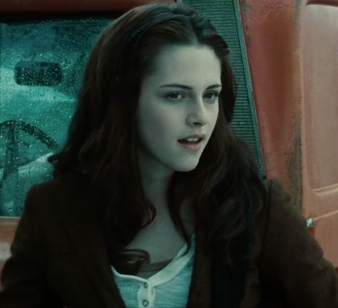 Twilight Makeup, Twilight Characters, Heavens On Fire, Bella Swan Aesthetic, Twilight Videos, Twilight Outfits, Twilight Aesthetic, Twilight 2008, Disaster Movie