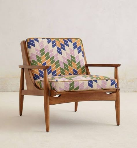 17 Splendid Retro Chair Designs That Are Worth Having Poltrona Design, Retro Chair, Mid Century Chair, Retro Furniture, Retro Home Decor, Retro Home, Take A Seat, Wooden Chair, Mid Century Furniture