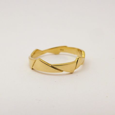 14K / 18K Solid Gold Origami Wedding Band for Men and Women. Geometric Yellow / White / Rose Gold Ring, Engrave with Triangles. This ring was made by hand, engraved with triangles that lean upon each other. It was inspire with an unfolded Origami paper. I wanted the texture of the unfolded triangles to form a new structure that has a feeling of organized chaos. It is not symmetric, each triangle is unique it is made to be interesting and unique in a simple subtle way.  This ring will perfectly s Gold Wedding Band For Men, Solid Gold Wedding Band, Wedding Band For Men, Origami Wedding, Geometric Wedding, Etsy Gold Ring, Gold Wedding Band, White Rose Gold, Mens Wedding Bands