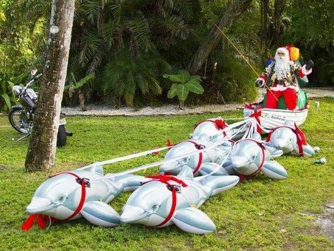 Christmas In Florida, Christmas In July Decorations, Christmas Parade Floats, Hawaii Christmas, Florida Christmas, Coastal Christmas Decor, Hawaiian Christmas, Beachy Christmas, Nautical Christmas