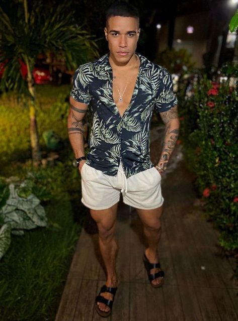 Caribbean Outfits, Vacation Outfits Men, Beach Outfit Men, Party Outfit Men, Pool Party Outfits, Hawaii Outfits, Mens Summer Outfits, Mens Casual Outfits Summer, Short Men Fashion