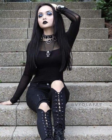 Mujeres Tattoo, Dark Beauty Fashion, Gothic Fashion Women, Goth Model, Gothic Models, Goth Look, Alt Girls, Estilo Rock, Black Goth