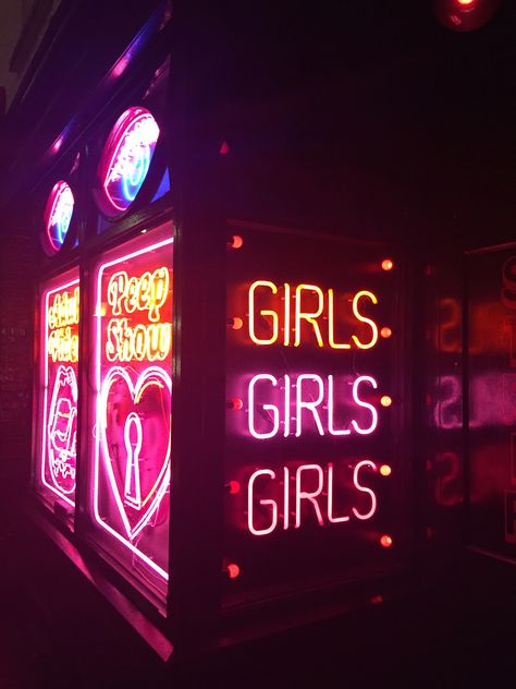 Out in Soho: La Bodega Negra and Piano Bar Soho - Blogger On Pole Strip Club Aesthetic, R&b Aesthetic, 80s Fashion Trends, Industrial District, Neon Noir, Club Aesthetic, Piano Bar, Clubbing Aesthetic, Red Light District