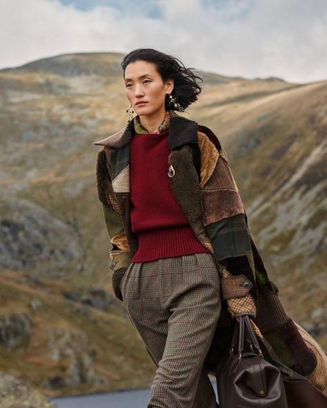 Ralph Lauren on Instagram: "Dressed in signature #RalphLauren styles, #RLCollection’s cast reflects the timeless beauty of the natural world. Captured here, a single-breasted shearling coat reinterprets a collection of plush velvet and checked plaid tweeds into eclectic patchwork, recalling the tranquil hills and weathered cliffs of a faraway landscape. Discover the Harmon Patchwork Shearling Coat and more from Fall 2022 via the link in bio. #RLCollectionAW22" Patchwork Coat, Ralph Lauren Style, American Fashion Designers, Safari Jacket, Weekly Outfits, Ralph Lauren Collection, Shearling Coat, Runway Collection, Home Furnishings