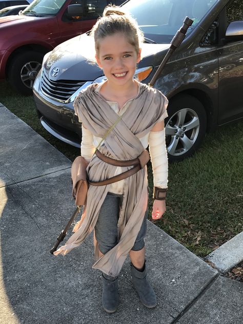 Diy Rey Costume Star Wars, Rey Costume Diy, Rey Star Wars Costume, Diy Karneval, Star Wars Costumes Diy, Family Costumes Diy, Disfraz Star Wars, Rey Costume, Diy Star Wars