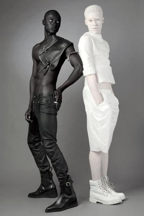 really cool contrast photo Albino Model, Shaun Ross, Celebrity Photographers, People Of The World, Dark Beauty, Interesting Faces, Black Is Beautiful, Fine Art Photography, Character Inspiration