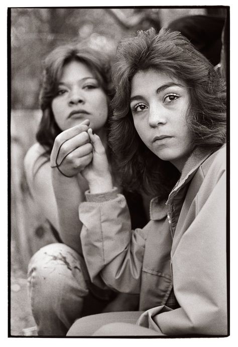 Vintage Photos Give A Glimpse Into Hispanic New Mexican Life In The '80s Pachuca Style, Chicano Culture, Chola Girl, 00s Mode, Chola Style, Estilo Cholo, Chicana Style, Campaign Photography, Hispanic Culture