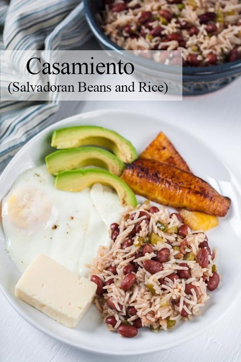 Salvadorian Side Dishes, Salvadorian Beans, El Salvadorian Food, Salvadoran Food Recipes, Casamiento Salvadoreno Recipe, Salvadorian Rice, Salvadorean Food Recipes, Salvadoran Rice, Salvadorian Breakfast