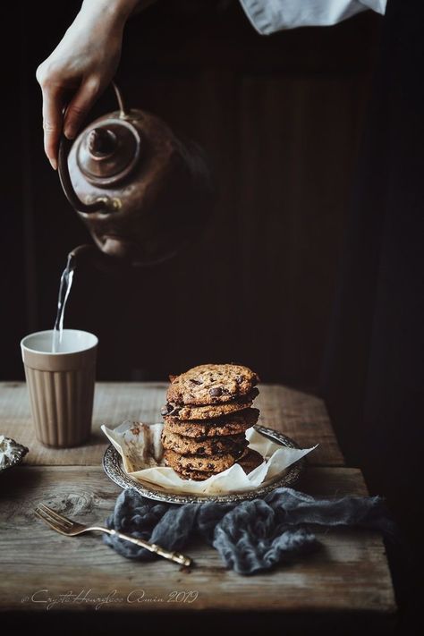 Cookie Photography, Cookies Photography, Cookies Photo, Food Photography Composition, Dark Food Photography, Food Photoshoot, Dessert Photography, Tea Biscuits, Food Photography Inspiration