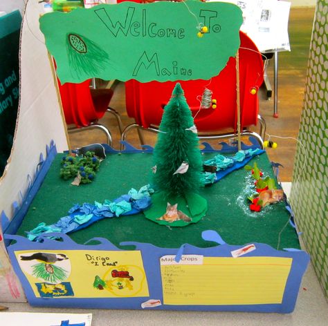 Maine Book Float Teacher: Deborah Gangi-Hall McKinley School in Pasadena, CA Shoe Box Diorama, State Project, Box Diorama, Maine State, Visiting Teaching, Teaching Teachers, Crafty Kids, Class Projects, Popular Books