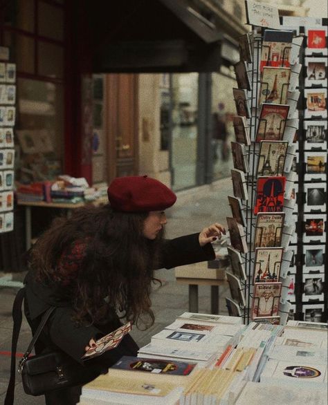 Paris Dark Academia, Dark Academia Travel, Darkest Academia, Girl In Paris, Vintage Parisian, Parisian Aesthetic, Romantic Academia, Paris Girl, Blue Aesthetic Pastel