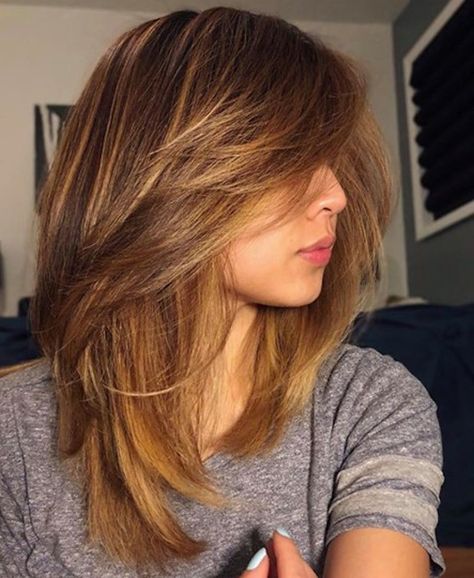 Mid Length Layered Haircuts, Layered Haircuts For Women, Layered Haircuts For Medium Hair, Midlength Haircuts, Shoulder Length Hair Cuts, Haircuts For Medium Hair, Haircuts Straight Hair, 짧은 머리, Mid Length Hair