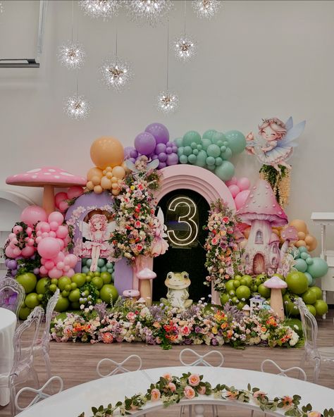 It’s all in the details ❤️ Fairy themed party decor done right! Full Event Decor: @bloomsandpaper Venue: @bloomsandpapereventspace Let us help you turn your vision to life. Let us help you WOW your guests🩷 ____________________________ For Booking or Inquiries: 📲DM or Email us: 💌 Info@bloomsandpaper.com Or fill out our Contact Form: 💻 www.bloomsandpaper.com ____________________________ #Fairybirthday #Fairyfirsttheme #fairytheme #fairiesandbutterflies #PartyDecor #SurreyBC #VancouverBC #Ev... Fairytale Birthday Decorations, Fairy Theme Party, Baby Birthday Decorations, Fairy Garden Birthday Party, Birthday Decorations Kids, First Birthday Party Decorations, Kids Themed Birthday Parties, Garden Party Birthday, Diy Balloon Decorations