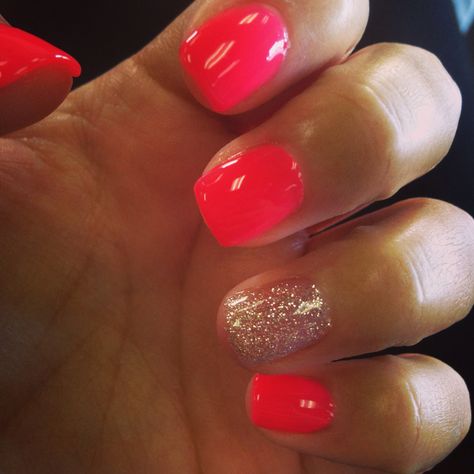 Shellac Nails ideas Love the color !!! Red Nails Sns, Summer Nails With Glitter, Spring Red Nails, Nails Shellac Ideas, Nails With Glitter Accent, Shellac Ideas, Nails Sns, Shellac Designs, Manicure Shellac