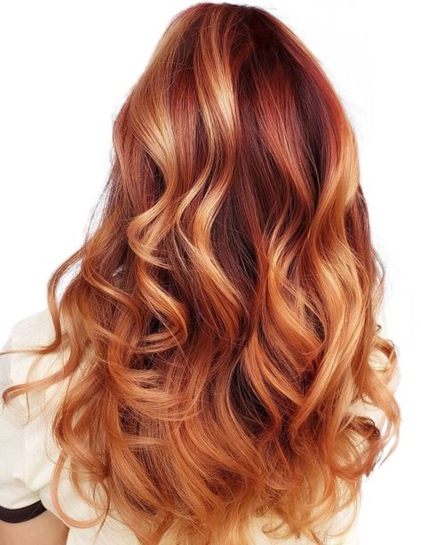 Strawberry Blonde Hair with Red Roots Natural Strawberry Blonde Hair, Red And Blonde Hair, Dark Strawberry Blonde Hair, Reddish Blonde Hair, Strawberry Blonde Ombre, Red And Blonde, Dark Strawberry Blonde, Cheveux Oranges, Light Strawberry Blonde