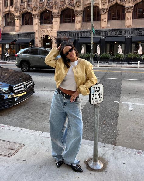 elianna arvizu (@eliannaarvizu) • Instagram photos and videos Ballet Flats Street Style, Zara Outfit Ideas, Alledaagse Outfit, Ballet Flats Outfit, Buckle Outfits, Stile Hijab, Mode Hipster, Blue Jean Outfits, Jeans Street Style