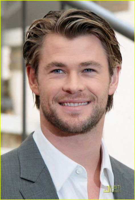 Christopher Hemsworth, Balding Mens Hairstyles, Trendy Mens Hairstyles, Celebrity Smiles, Mens Hairstyles Medium, Mens Haircuts, Men's Long Hairstyles, Medium Length Hair Men, Hair Styles 2017