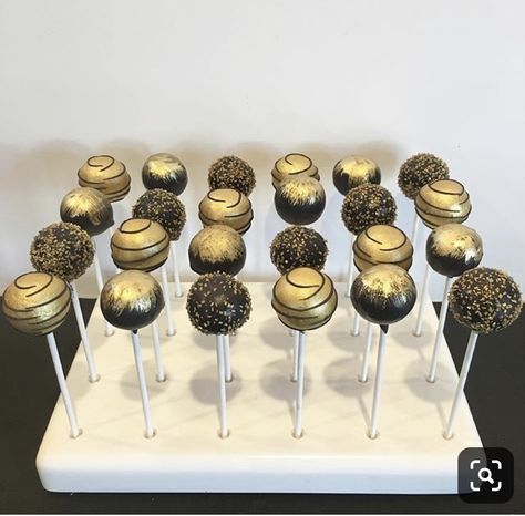 Black And Gold Dessert Ideas, Black And Gold Cakepops, Black And Gold Dessert Table Ideas, Black And Gold Cake Pops, 60th Cupcakes, Black And Gold Cupcakes, Black Cake Pops, Gold Cake Pops, Elegant Cake Pops