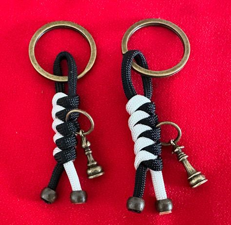 Llavero pieza de ajedrez y tu de que pieza eres ? #ajedrez #ajedrez_para_principiantes #ajedrezprofesional #paracord #paracord550 #paracordlife #paracordstyle #paracordkeychain Paracord