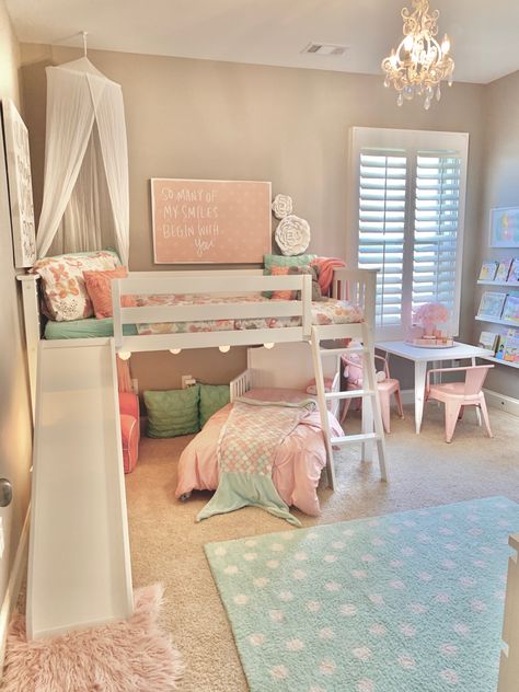 Shared Girls Room, Girl Bedroom Ideas, Kura Bed, Toddler Bedroom Girl, Big Girl Bedrooms, Toddler Girl Room, Toddler Room Decor, Toddler Rooms, Girl’s Room