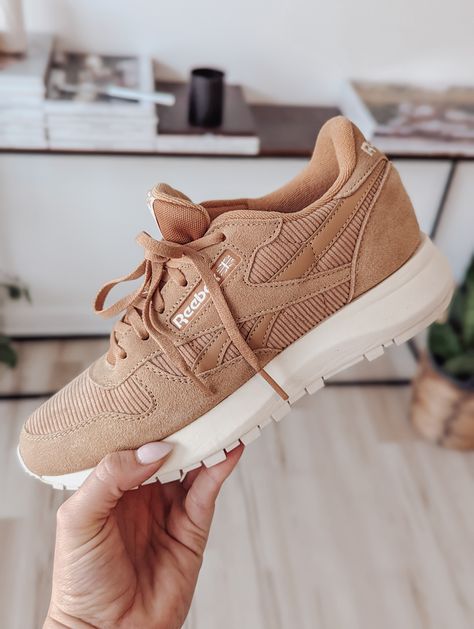 Womens Beige Sneakers, Tan Sneakers Outfit Women's, Brown Tennis Shoes Women, Tan Sneakers Outfit Summer, Tan Tennis Shoes Outfit, Neutral Tennis Shoes Women, Tan Sneakers Outfit, Neutral Tennis Shoes, Earth Tone Shoes