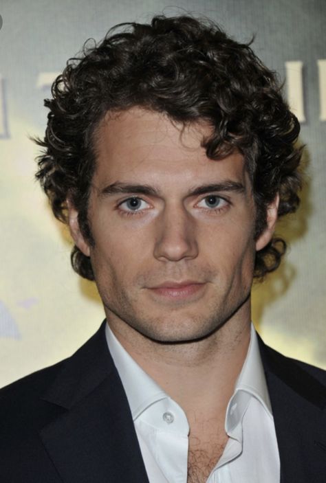 Superman Cavill, Medium Curly Hairstyles, Henry Cavill Shirtless, Curly Hairstyles For Men, Fancy Aesthetic, Men Haircut Curly Hair, S Curl, Medium Curly, Medium Curly Hair Styles