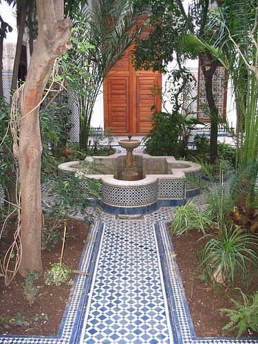 Love central fountains like they have all over Morocco. Islamic Fountain, Palm Springs House Exterior, Moroccan Fountain, Moroccan Courtyard, Mediterranean Gardens, Moroccan Garden, Tent Decor, Patio Remodel, Court Yard