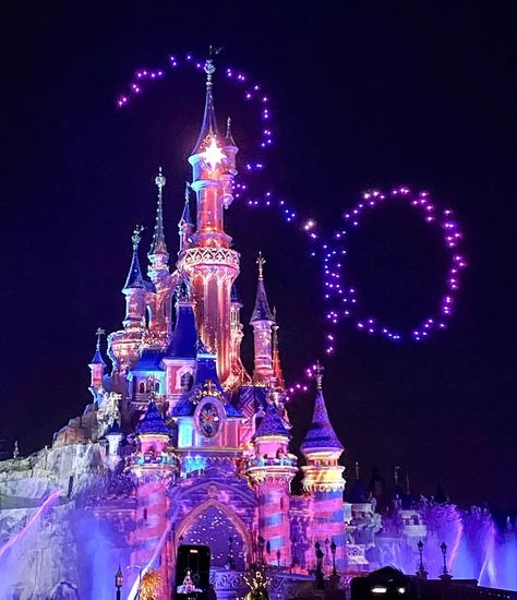 Disneyland Paris Tips, 20 Things You Need to Know -The Travel Expert Paris View, Paris Tips, Disney Hotels, Paris At Night, Disneyland Paris, Disneyland, Travel Destinations, Paris, Travel