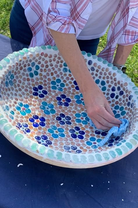 Garden Diy Projects, Mosaic Birdbath, Mosaic Art Diy, Mosaic Flower Pots, Mosaic Garden Art, Mosaic Birds, Mosaic Art Projects, Mosaic Tile Art, Floral Mosaic