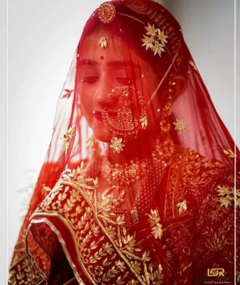 Rajput Baisa Dp, Hath Phool Designs In Gold, Sheesh Phool, Nath Design, Rajput Jewellery, Rajasthani Culture, Rajasthani Bride, Amrita Rao, Bride Groom Poses