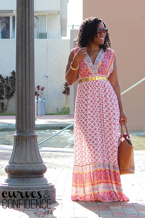 First, what is more comfy than a maxi dress? Nothing. It's basically a nightgown. Second, I love a dress that has color and pattern to carry the whole outfit. Shoes, shades ... boom! Black Dress Outfit Casual, Miami Style, Curvy Petite Fashion, Maxi Dress Outfit, Fashion Blogger Style, Miami Fashion, Style Blogger, Summer Maxi, Curvy Dress