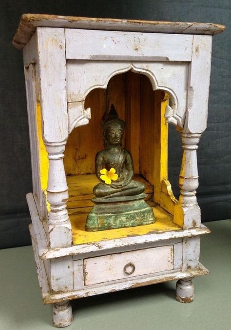 ANTIQUE, VINTAGE INDIAN WOODEN HOME SHRINE, HINDU TEMPLE. JODHPUR, RAJASTHAN. Home Shrine, Shrines Art, Indian Antiques, Buddhist Shrine, Wooden Home, Art And Craft Videos, Home Altar, Hindu Temple, Pooja Rooms