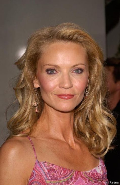 Joan Allen is an American film, theatre and television actress. She is the… Joan Allen, 4c Natural Hair, Aging Well, Classic Beauty, Pretty Woman, Favorite Celebrities, Actors & Actresses, Blonde, Natural Hair Styles