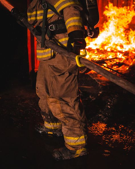 Firefighter Mask, Becoming A Firefighter, Fire Captain, Firefighter Tools, Fire Life, Fire Rescue, Fire Dept, Fire Department, Dream Job