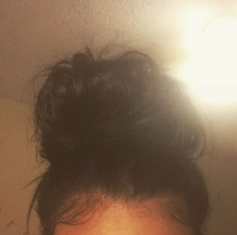 Messy Bun And Hoodie Aesthetic, Messy Bun High, Black Messy Bun, Messy Bun Edges, Messy Bun Selfie, Messy Bun Brown Hair, Messy Bun With Edges, Messy Bun Straight Hair, Straight Hair Messy Bun