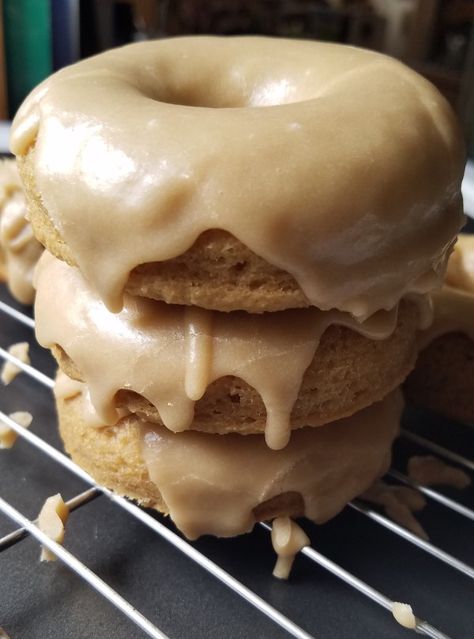 Maple Donut Glaze, Maple Donuts Recipe, Donut Stack, Keto Simple, Low Carb Donut, Sugar Free Marshmallows, Maple Donuts, Keto Pudding, Maple Bars