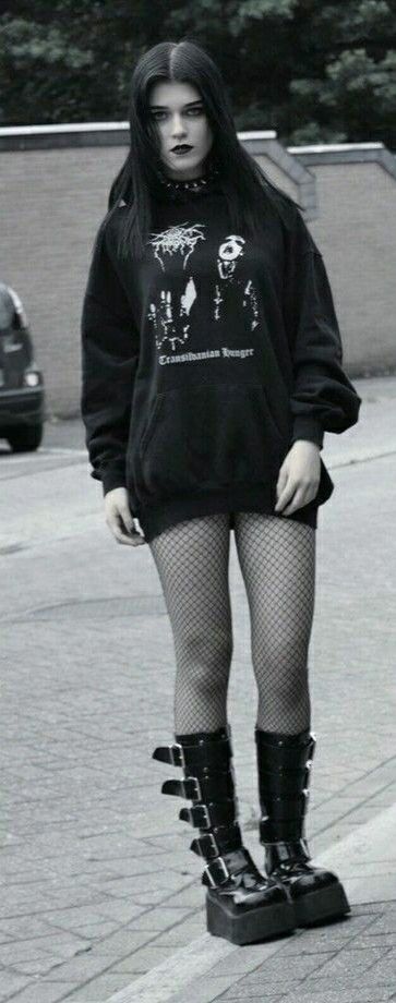 Rock Grunge Outfits, Goth Hoodie, Metal Outfit, Goth Fits, Black Metal Girl, Goth Outfit Ideas, Heavy Metal Fashion, Casual Goth, Outfit Hoodie