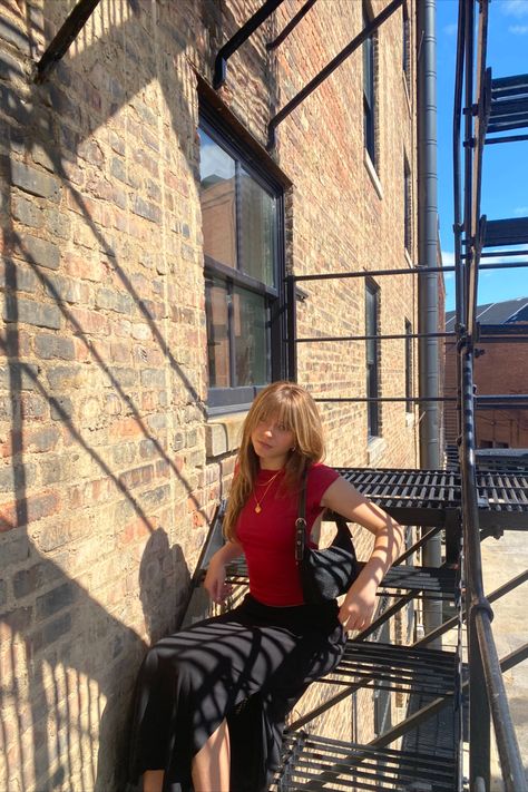 red top, layered hair, long black skirt, outfit inspo, chicago, nyc, fall Layered Hair Long, Long Black Skirt Outfit, Red Top Outfit, Black Skirt Outfit, Layering Outfits Fall, Black Long Skirt, Long Black Skirt, Nyc Fall, Black Maxi Skirt