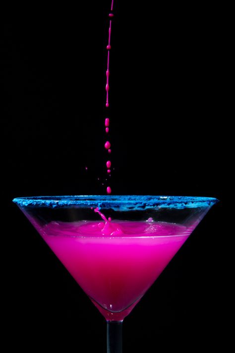 Hot Pink Drink, Champaign Drinks, Pink Alcoholic Drinks, Cocktails Clipart, Drinks Party, Party Cocktails, Pink Cocktails, Pink Drink, New Retro Wave