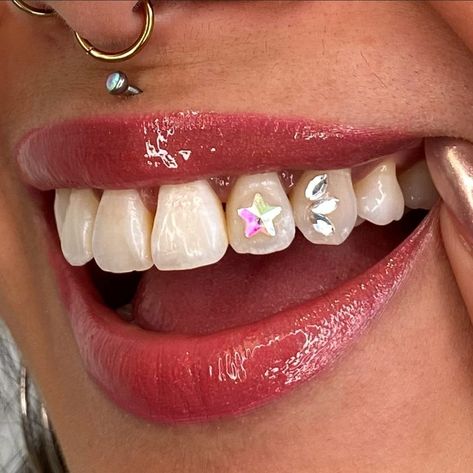 Teeth Rhinestones, Christmas Outfits Teens, Teeth Gems, Grillz Teeth, Lunar Beauty, Tooth Gems, Tooth Gem, Teeth Jewelry, Christmas Outfits