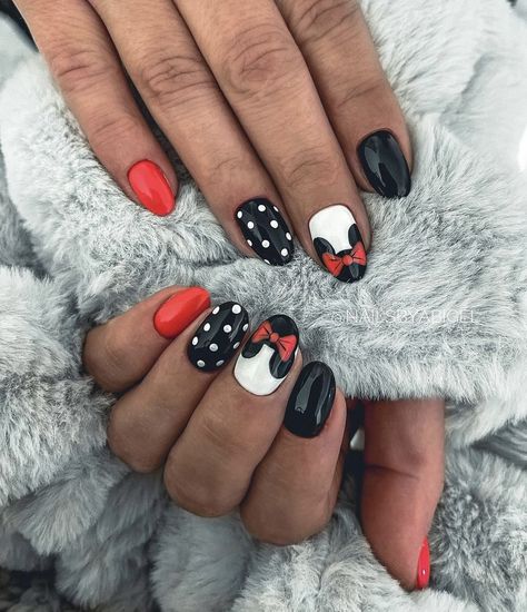 Cutesy Nails, Black Minnie Mouse, Mickey Mouse Nails, Mickey Nails, Red And Black, Nail Inspo, Minnie Mouse, Almond, Nails