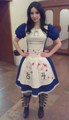 Alice Madness Returns Cosplay, American Mcgee’s Alice, Dark Alice In Wonderland, Alice Cosplay, Spirit Week Outfits, Alice Madness Returns, Alice Liddell, Pretty Halloween Costumes, Alice Madness