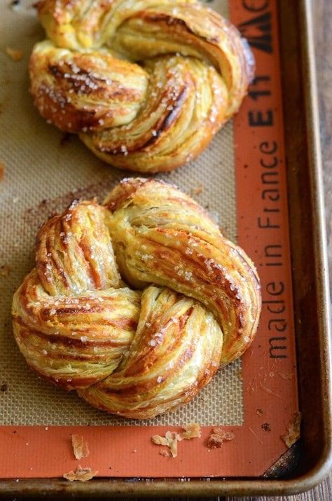 fall brunch recipes for this weekend Pumpkin Twists, Autumn Brunch Recipes, Fall Brunch, Pumpkin Recipes Dessert, Cheese Burger, Fall Breakfast, Puff Pastry Recipes, Cookies Recipes, Homemade Pumpkin