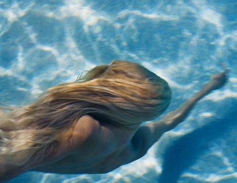 Underwater Photography Pool, No Ordinary Girl, Mermaid Aesthetic, Mermaid Life, Underwater Photos, Anais Nin, Underwater Photography, Blue Aesthetic, Visual Artist