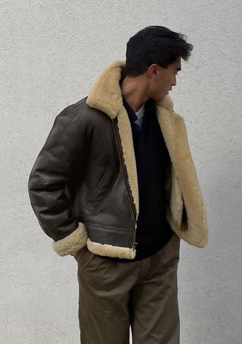 Bad Boy Outfit, Outfit Ideas Soft, Leather Pilot Jacket, Shearling Jacket Outfit, Vintage Outfits Men, Bad Boy Style, Pilot Jacket, Concept Clothing, Street Style Outfits Men