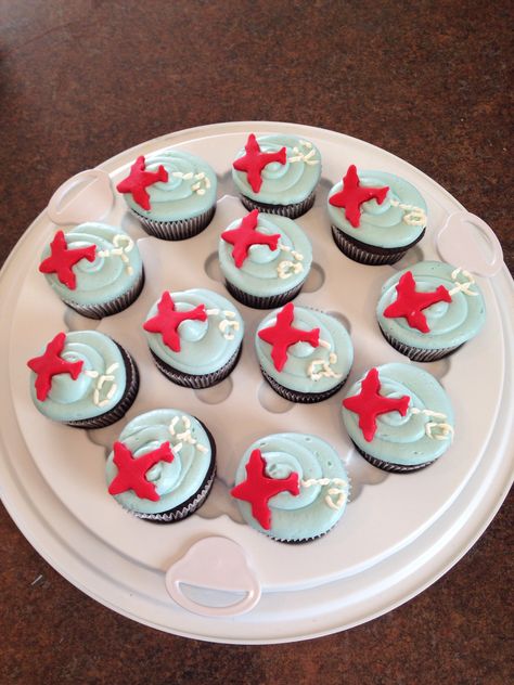 Airplane Cupcakes Ideas, Airplane Theme Cupcakes, Airplane Birthday Cupcakes, Airplane Desserts, Aeroplane Cupcakes, Cupcake Airplane, Plane Cupcakes, Cupcake Cake Ideas, Aeroplane Party