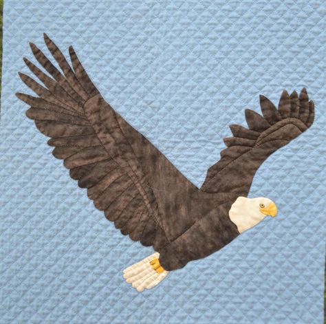 Bald Eagle Applique and Wall Hanging  | Craftsy Eagle Quilt, Bird Quilt Blocks, Bird Applique, Patriotic Quilts, Quilt Of Valor, Bird Quilt, State Birds, Applique Quilting, Animal Quilts