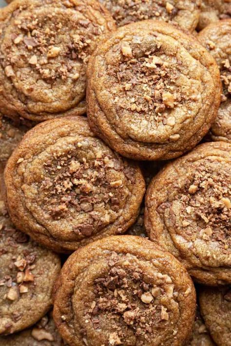 The BEST Thick and Chewy Brown Butter Toffee Cookies | Foodtasia Brown Butter Toffee Cookies, Butter Toffee Cookies, Heath Bar Cookies, Buckle Recipe, Toffee Cookie Recipe, Blueberry Buckle, Butter Pecan Cookies, Raspberry Cookies, Toffee Cookies